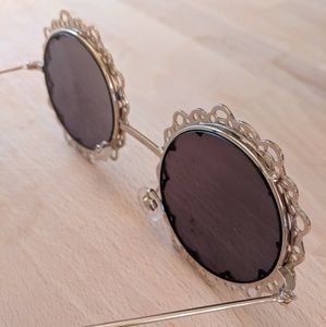 ::retro style round sunnies::